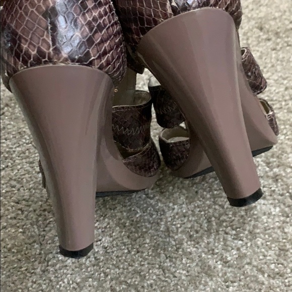 Michael Kors snake print heals - Picture 5 of 6